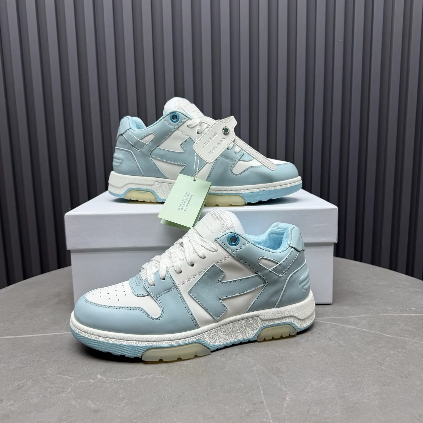 【off- white】P: 620💰Couple model👫, Size: 35-44 (Customized for men 38.45.46) High-quality version👊 "Out of office" series original molding, original lasting, production process 1:1 Original ➰OFF GRAY WHITE OW ➰ First-layer cowhide Imported skin-friendly and environmentally friendly polyester mesh Original molding high elastic and environmentally friendly molding pad Made with the original lasting process. The original molded rubber outsole (never yellows and deforms) has a super correct shape, bright color and strong three-dimensional effect👍. Packaging💯Full set of packaging synchronized with the official website (branded paper, certificate of quality, branded cloth bag)